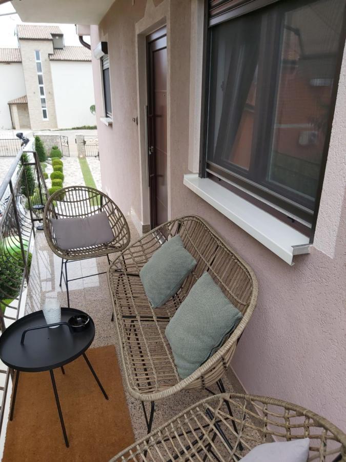 Ferienwohnung Mit 2 Schlafzimmer Oder Studio Apartment - Istrien-Fiorini Brtonigla Exterior foto