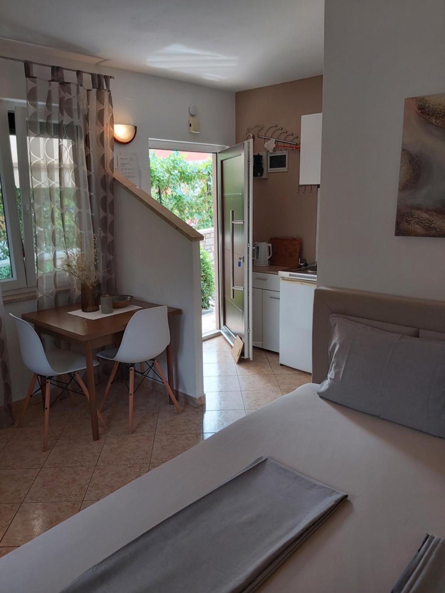 Ferienwohnung Mit 2 Schlafzimmer Oder Studio Apartment - Istrien-Fiorini Brtonigla Cameră foto